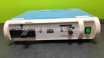 Smith & Nephew Dyonics Xenon XL Light Source (Powers Up) *SN 60846872* - 2