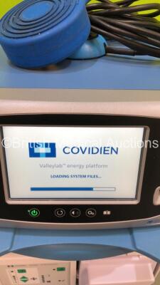 Covidien Valleylab FT10 Energy Platform Electrosurgical / Diathermy Unit on Stand with Dual Footswitch and Dome Footswitch and RapidVac Smoke Evacuator (Powers Up) *S/N T6C03545DX** - 19