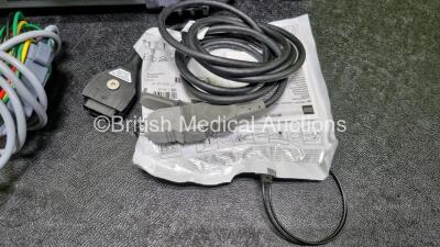 Medtronic Physio-Control Lifepak 15 Version 1 12-Lead Monitor / Defibrillator *Mfd - 2014* Ref - 99577-000668, P/N - V15-2-001015, Software Version - 3306808-007 Including Auxiliary, Pacer, SpO2, NIBP, ECG and Printer Options with 1 x 3 Lead ECG Lead, 1 x - 5