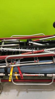 2 x Ferno Hydraulic Ambulance Stretchers with Mattresses - 4