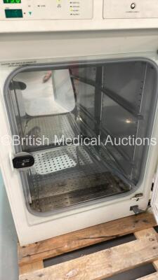 Nuaire DH Autoflow CO2 Air-Jacketed Incubator (Powers Up) - 4