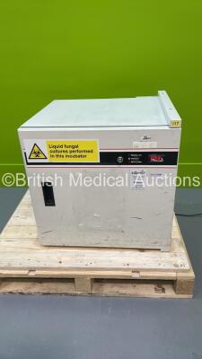 Leec K1 Incubator (Powers Up) *1788*