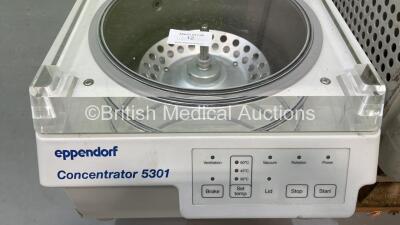 Eppendorf Concentrator 5301 (Powers Up) - 2