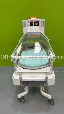 GE Giraffe OmniBed Infant Incubator with Mattress (Powers Up - MIssing 1 x End Plastic Side - See Pictures)