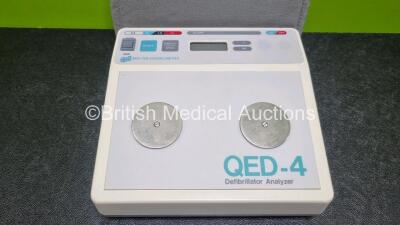 Seward QED-4 Defibrillator (Untested Due to Battery) in Case - 2