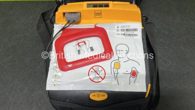 Physio Control Lifepak CR Plus Defibrillator *Mfd 2017* (Powers Up) with 1 x Lithium Battery and 1 x Electrode Pack *Expires 2025* In Carry Case *SN 46242095* - 2