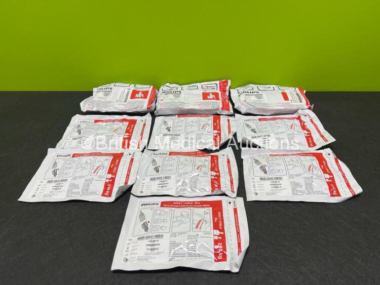 Job Lot Including 7 x Philips M3713A Electrode Pad Packs *2 in Date, 5 x Expired 02/2024* and 3 x Philips M5071A Smart Pad Cartridges *All in Date*