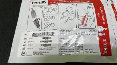 Job Lot Including 7 x Philips M3713A Electrode Pad Packs *2 in Date, 5 x Expired 02/2024* and 3 x Philips M5071A Smart Pad Cartridges *All in Date* - 2