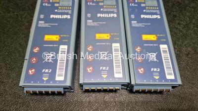 3 x Laerdal FR2 Heartstart Defibrillators (All Power Up) in Case with 3 x M3863A LiMnO2 Batteries *Install Before - 2026 / 2024 / 2025* - 6