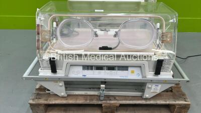 Drager Air-Shields Isolette TI500 Infant Transport Incubator (Draws Power with Blank Display) *WC01109*