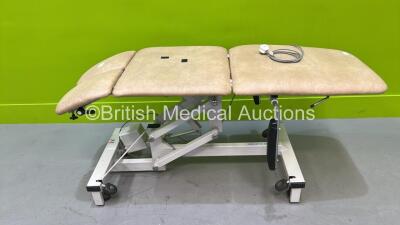 Plinth 2000 Electric Patient Examination Couch with Controller (Powers Up) *S/N 503CDW0308471*