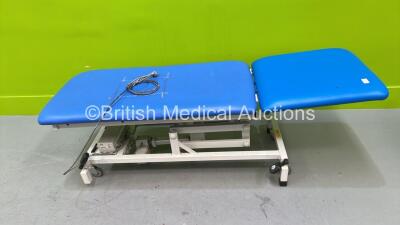 Huntleigh Electric Patient Examination Couch (Unable to Power Test Due to No Controller) *S/N 10382*