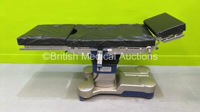 Maquet AlphaMaxx Electric Operating Table with Controller and Cushions (Powers Up) *na*