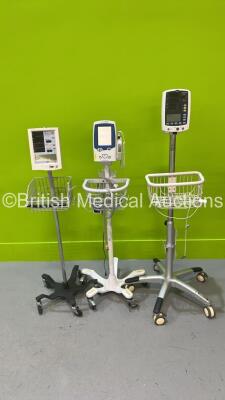 1 x Mindray VS-900 Vital Signs Monitor on Stand (Missing Light Cover - See Pictures) 1 x Welch Allyn Spot Vital Signs LXI Monitor on Stand and 1 x Datascope Accutorr Plus Vital Signs Monitor on Stand (All Power Up) *S/N