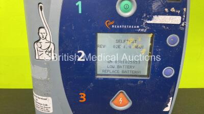 Agilent Heartstream FR2 Defibrillator with 1 x Battery (Powers Up with Low Battery and Damage to Screen - See Photos) - 2