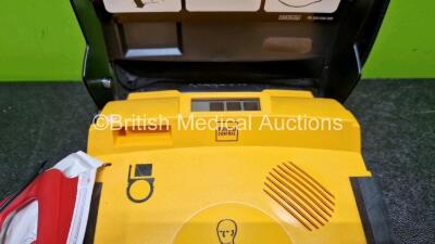 Physio Control Lifepak CR Plus Defibrillator *Mfd 2016* (Powers Up) in Case with 1 x LiSCO2CI2 Battery *SN 44317541* - 3